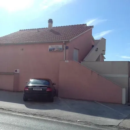 Apartment Luketa *